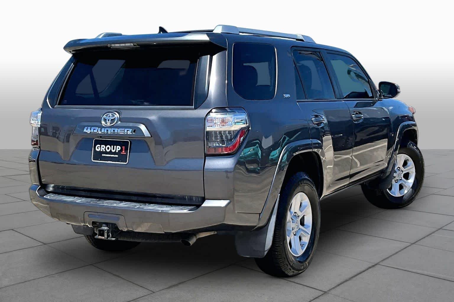 Used 2014 Magnetic Gray Metallic Toyota SR5 Premium image 10