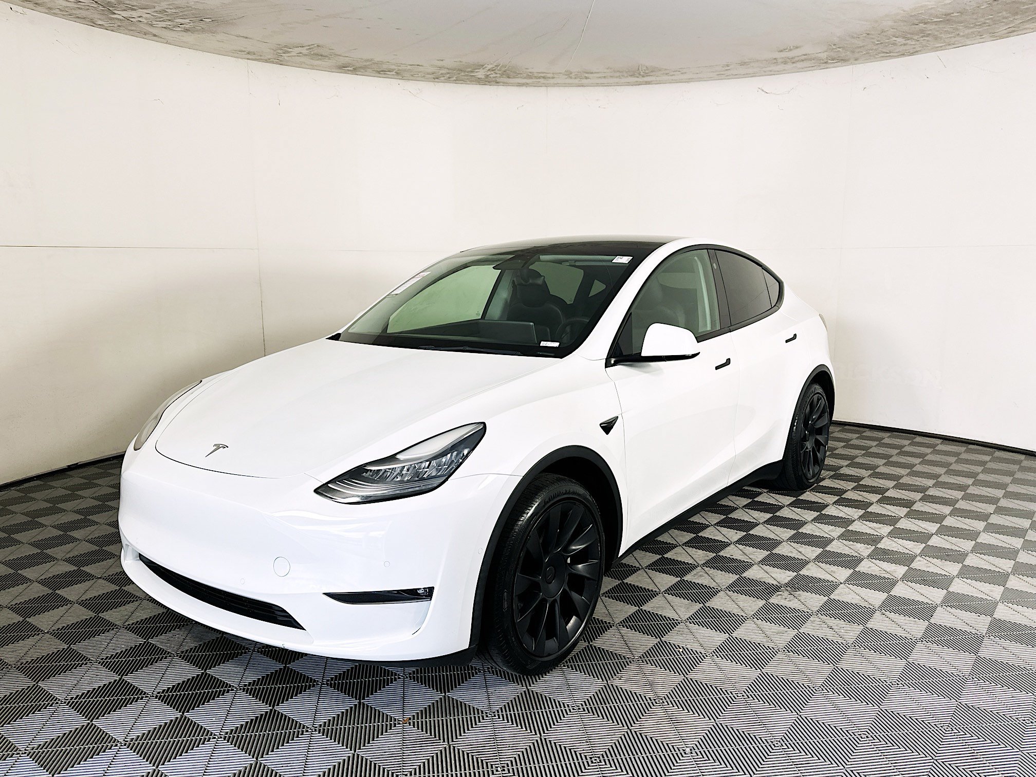 Used 2021 White Tesla Standard Range image 7