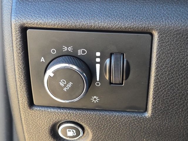 Used 2019 Silver Jeep Overland image 24