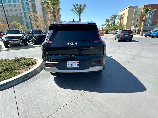 Certified Used 2026 Ebony Black Kia Wind image 6