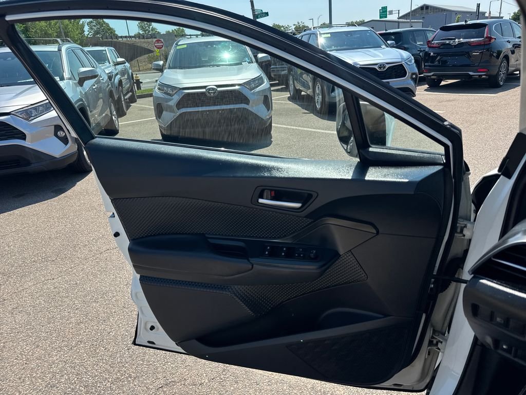 Used 2019 White Toyota LE image 32