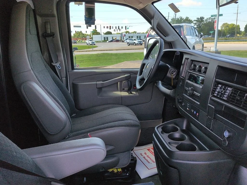Used 2025 White Chevrolet Work Van image 7