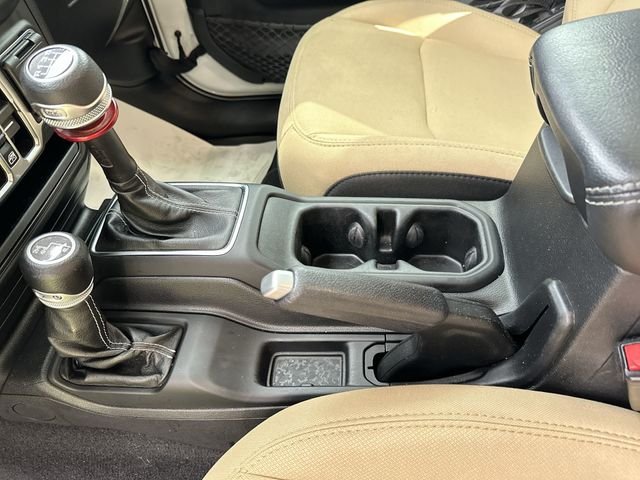 Used 2021 White Jeep Unlimited Sahara image 22