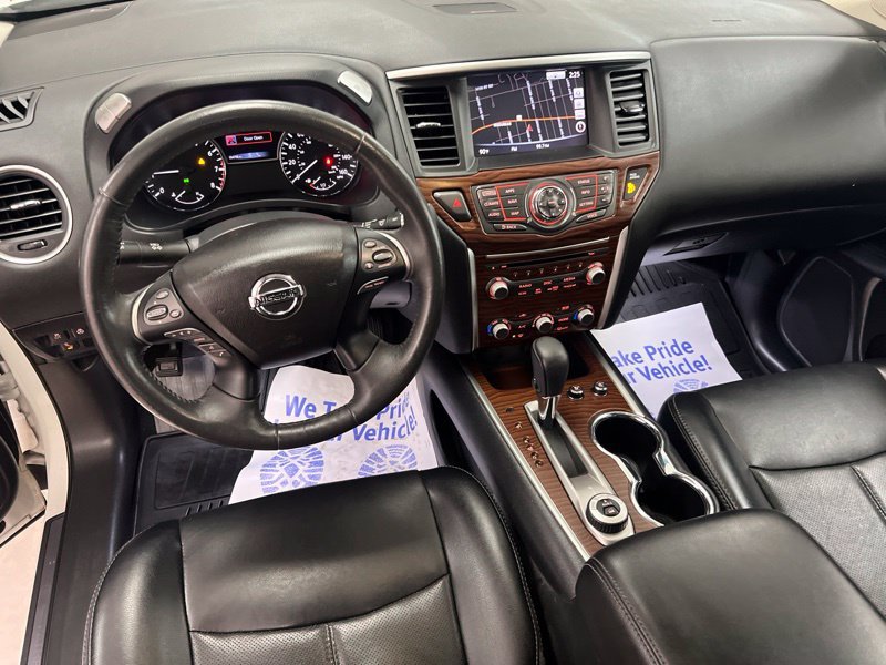 Used 2017 White Nissan Platinum image 33