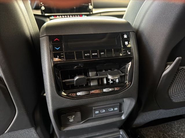 New 2026 Silver Zynith Exterior Paint Jeep  image 20