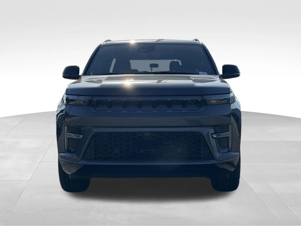 New 2026 Baltic-Gray Metallic Clear-Coat Exterior Paint Jeep Limited Altitude image 3