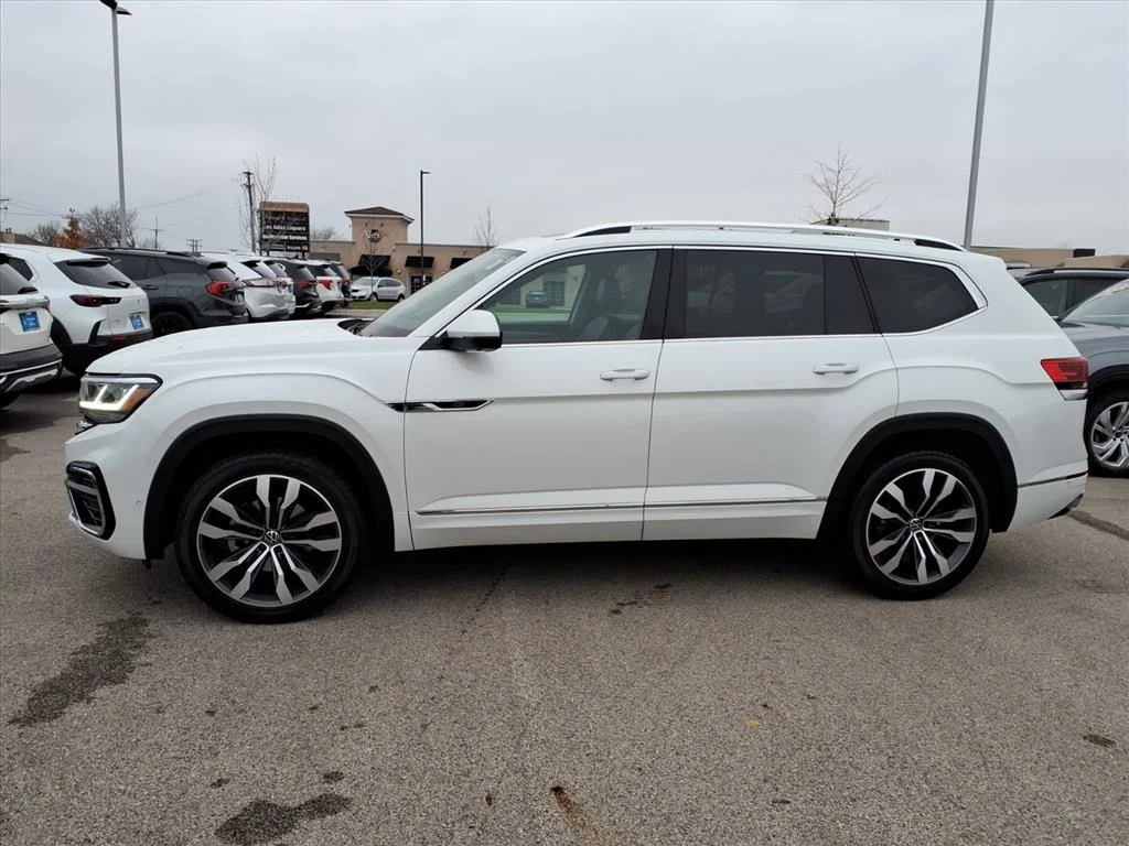 Used 2023 Opal White Pearl (0p0p) Volkswagen V6 SEL Premium R-Line 4Motion image 4