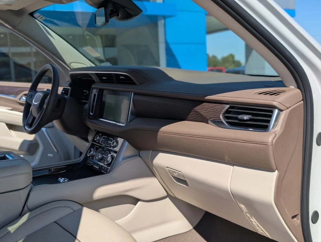 Used 2023 White GMC Denali image 44