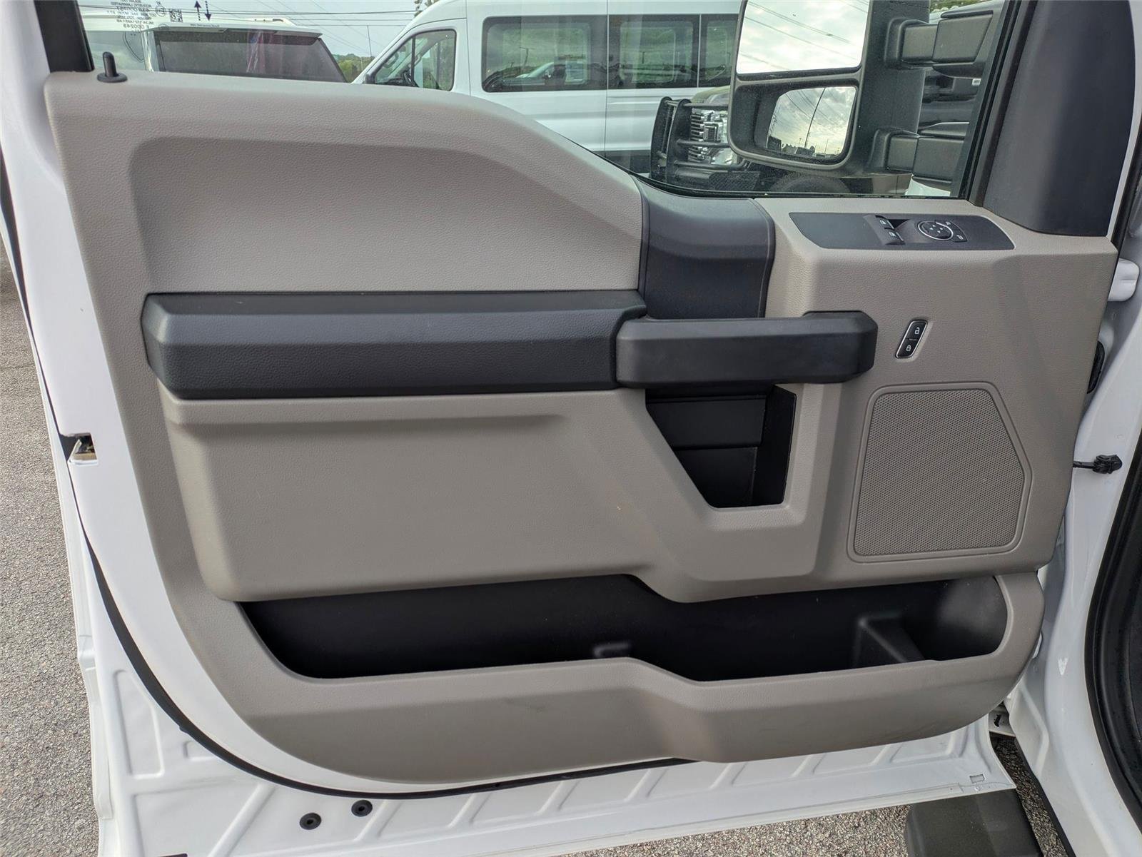 Used 2022 Oxford White Ford XL image 11