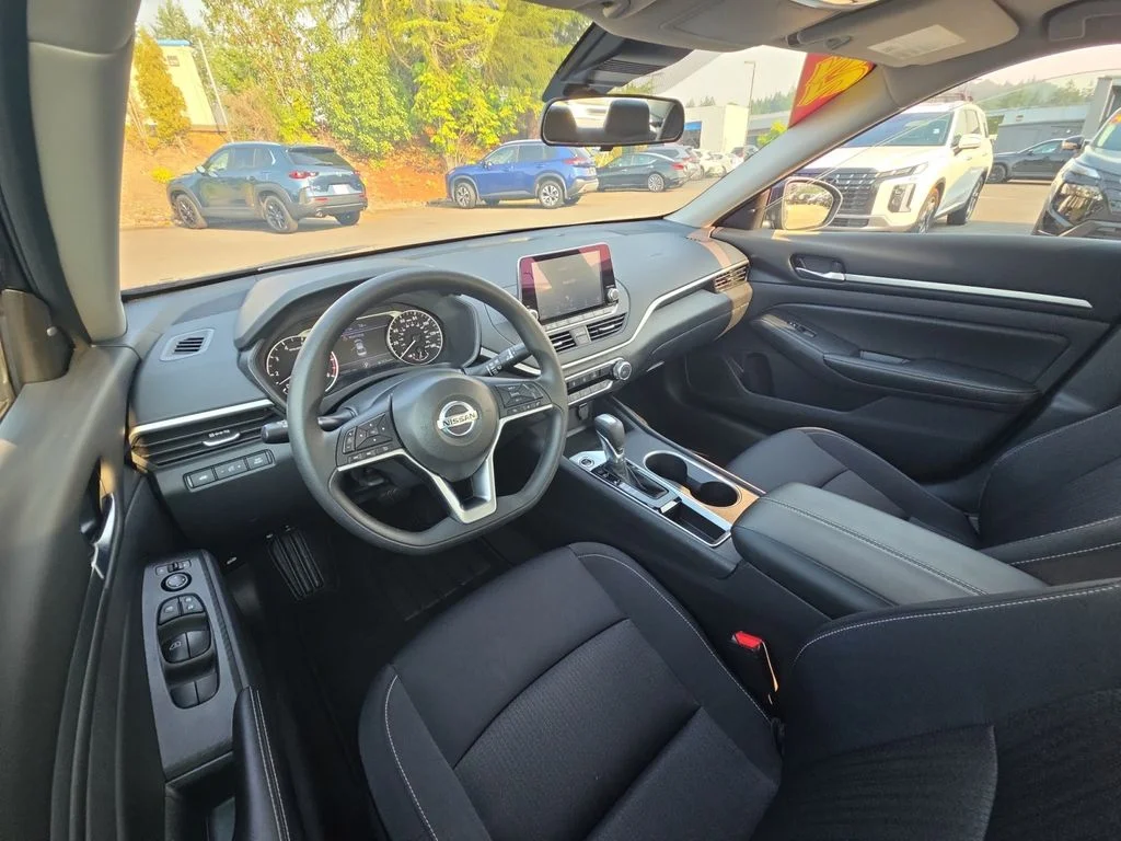 Used 2022 Blue Nissan 2.5 SV image 18