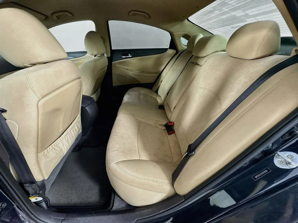 Used 2014 Blue Hyundai GLS image 27