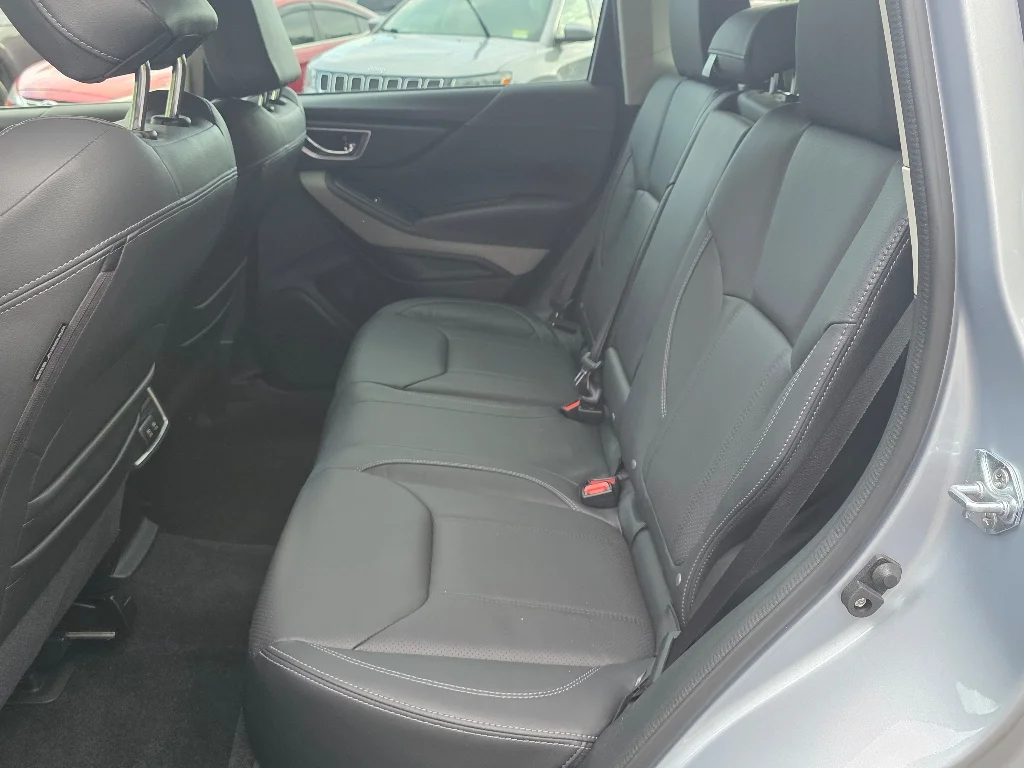 Used 2023 Ice Silver Metallic Subaru Limited image 29