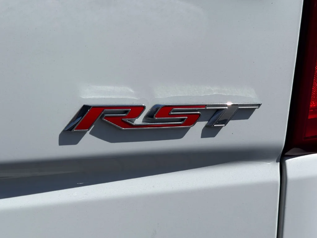 Used 2023 SUMMIT WHITE Chevrolet RST image 30