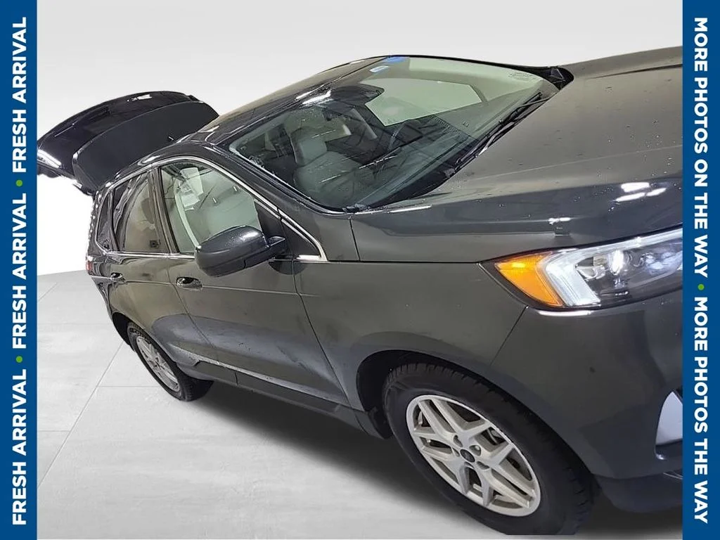 Used 2024 Green Ford SEL image 1