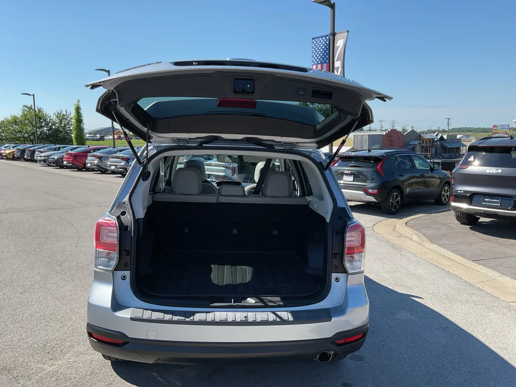 Used 2018 Ice Silver Metallic Subaru Limited image 14