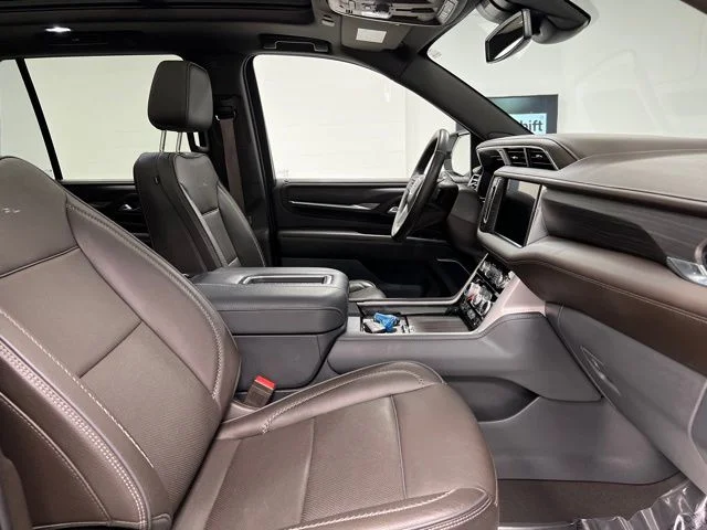 Used 2023 White GMC Denali image 56