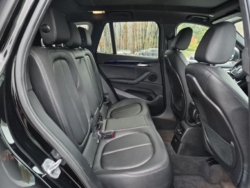 Used 2022 Black BMW xDrive28i image 31