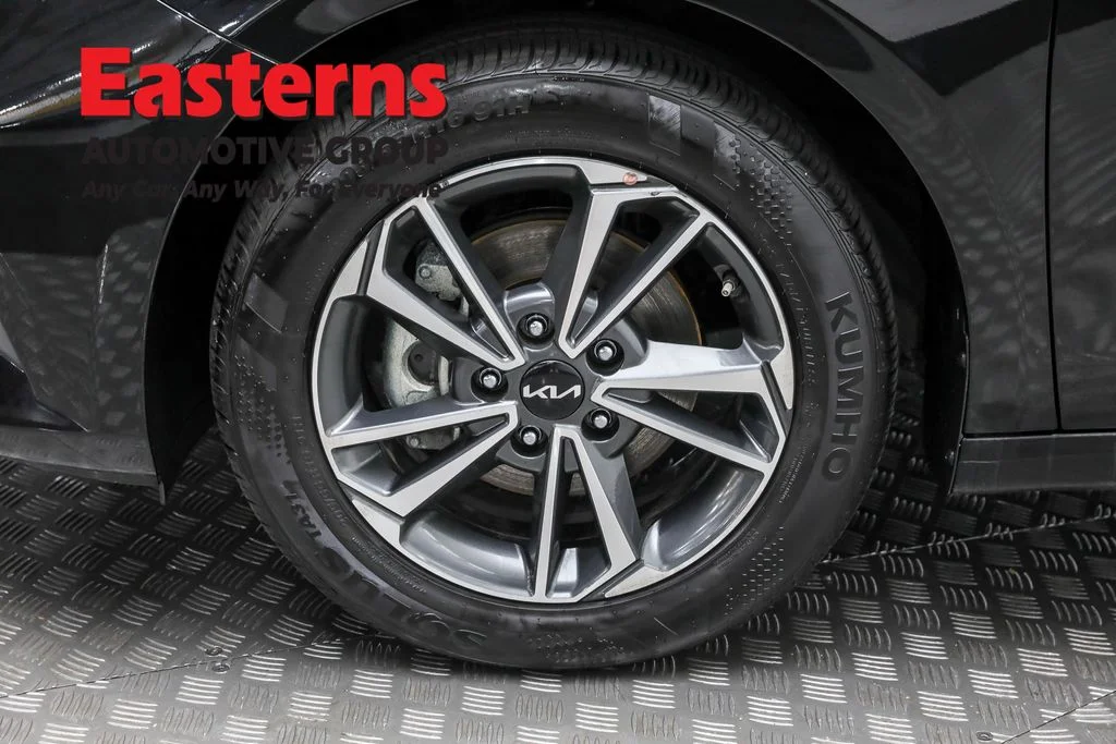 Used 2024 Black Kia LXS image 31