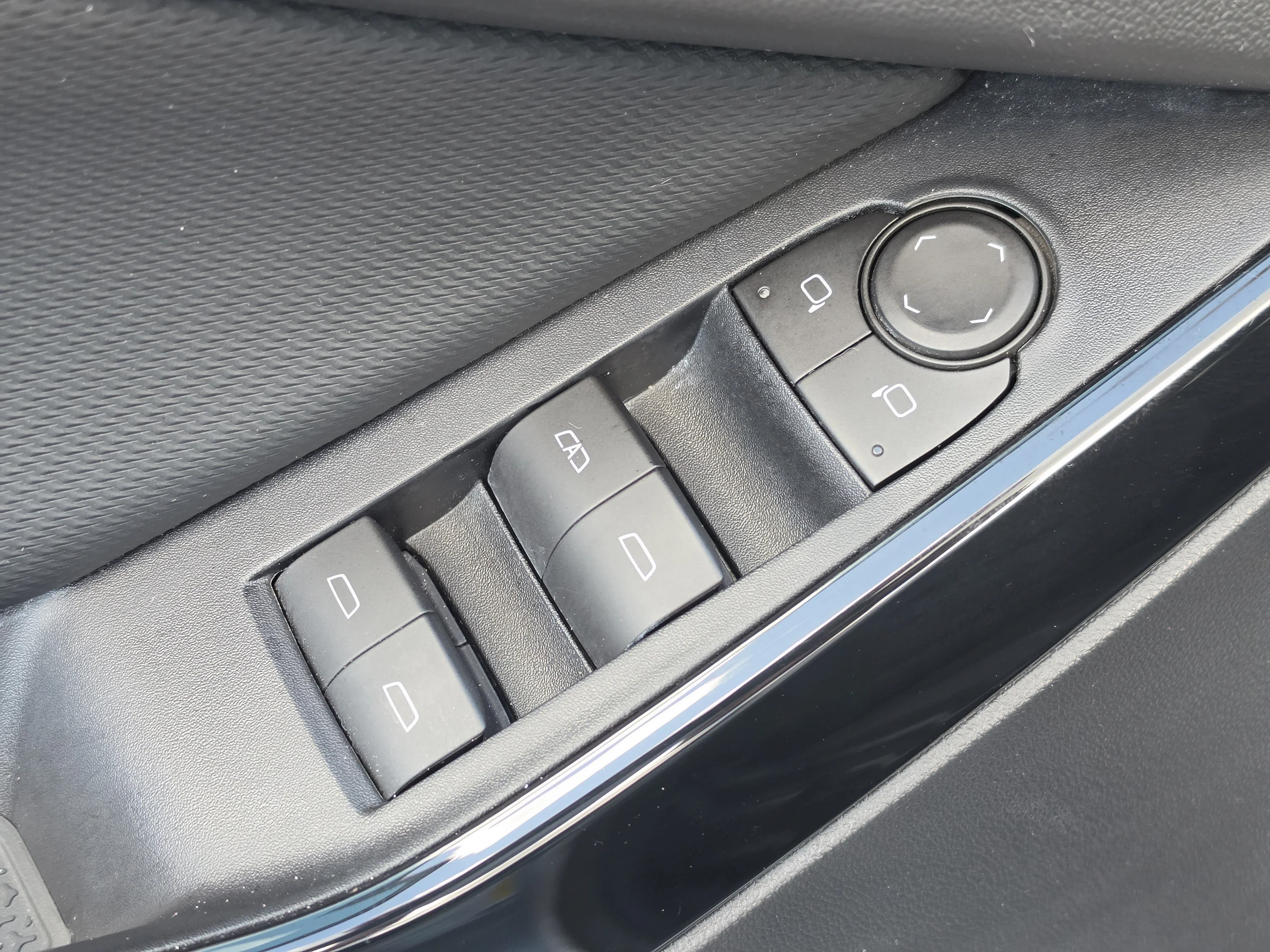 Used 2026 Sterling Gray Metallic Chevrolet FWD LT image 22