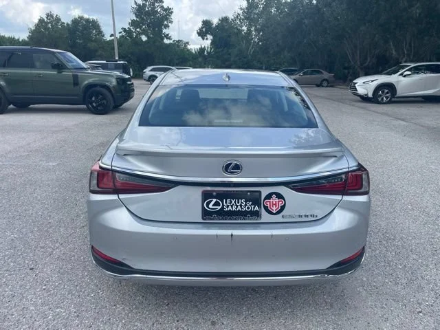 Used 2019 Silver Lexus ES 300h image 3