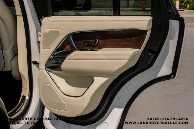 Used 2024  Land Rover SE image 51