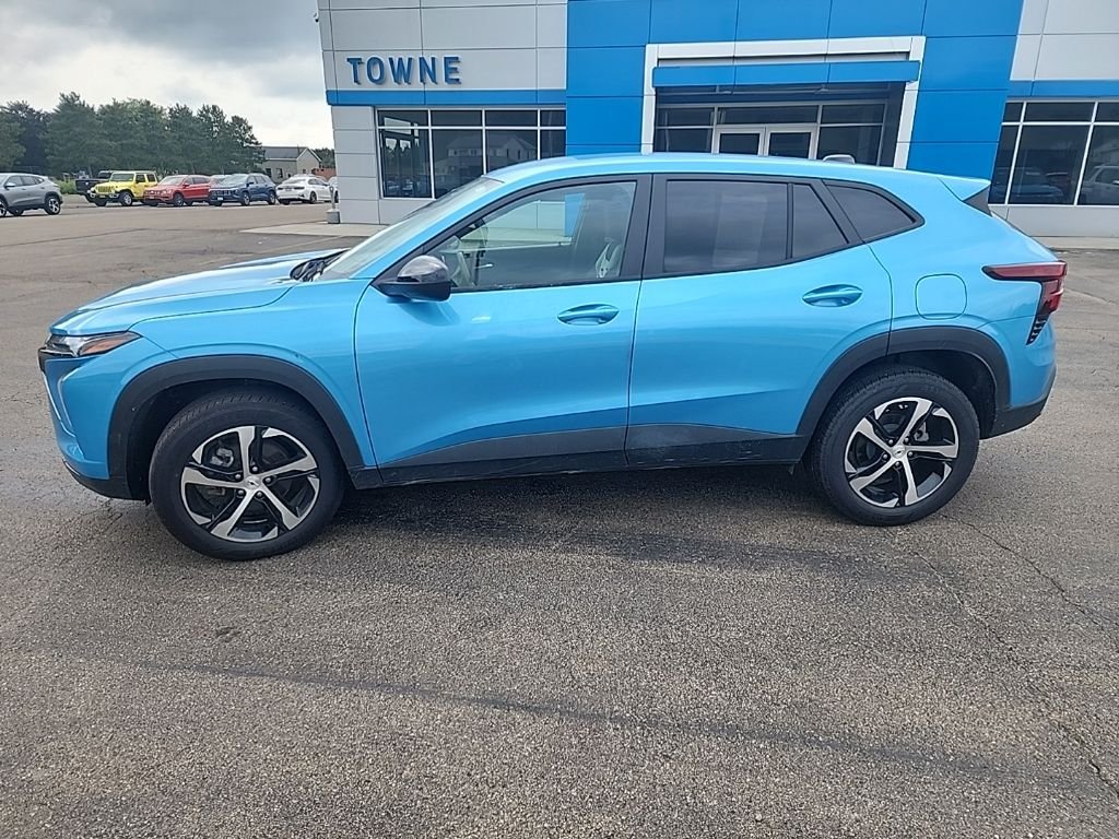 Used 2025 Blue Chevrolet 1RS image 4