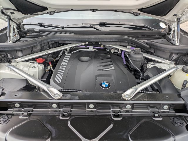 Used 2026 White BMW sDrive40i image 10