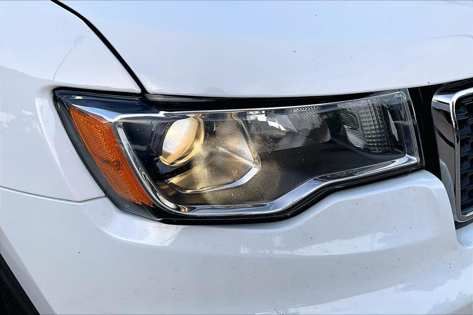 Used 2019 Bright White Clearcoat Jeep Laredo E image 26