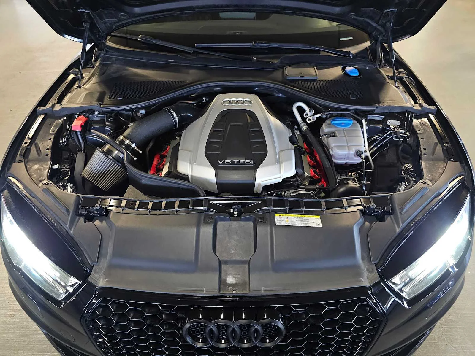 Used 2018 Brilliant Black Audi Premium Plus image 9