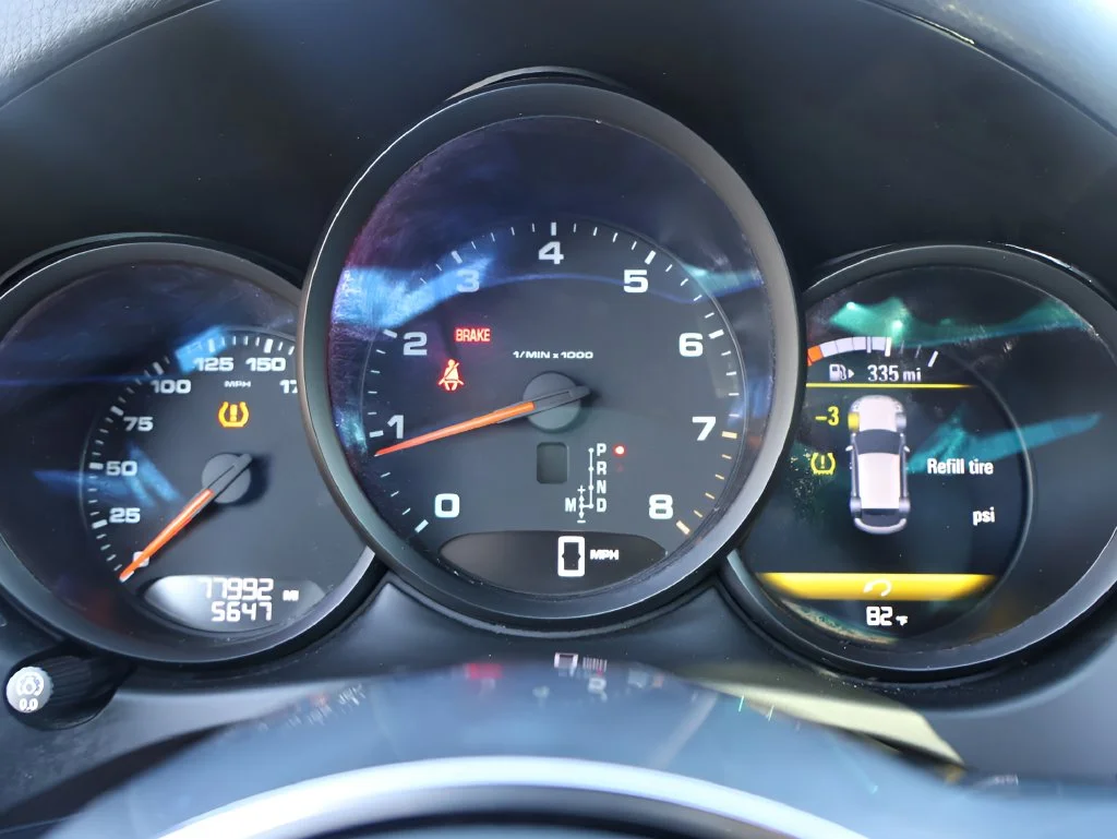 Used 2018  Porsche Base image 34