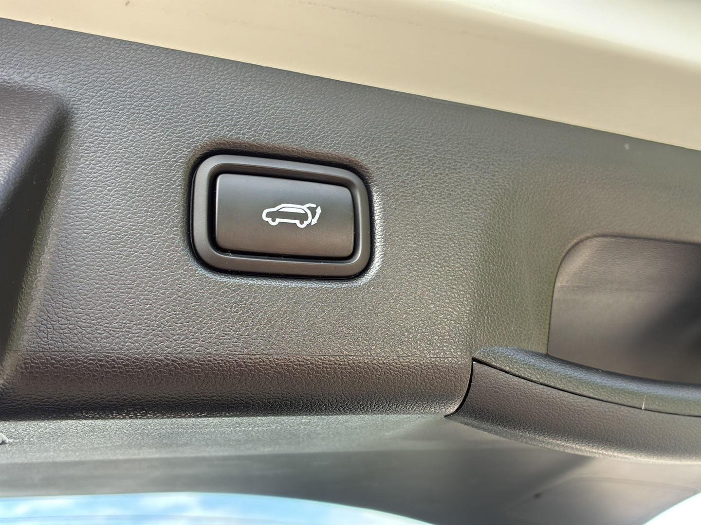 Used 2024 White Pearl Hyundai SEL image 21