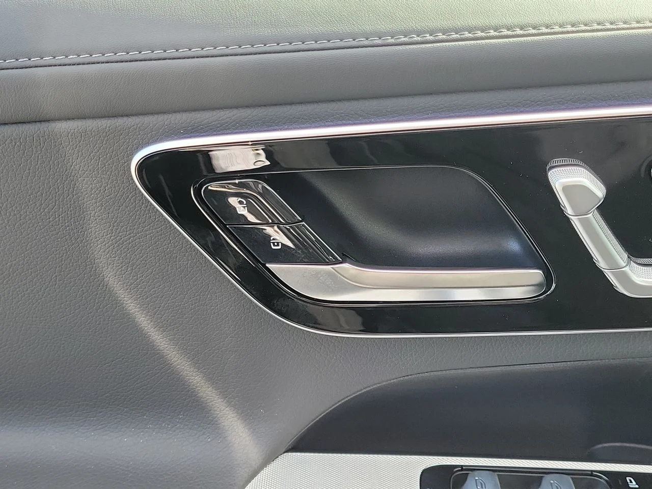 New 2027 Black Mercedes-Benz GLC 300 image 24