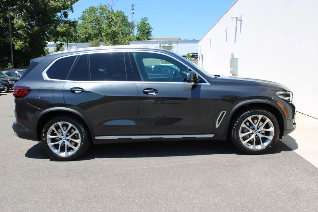 Used 2023 Gray BMW xDrive40i image 33