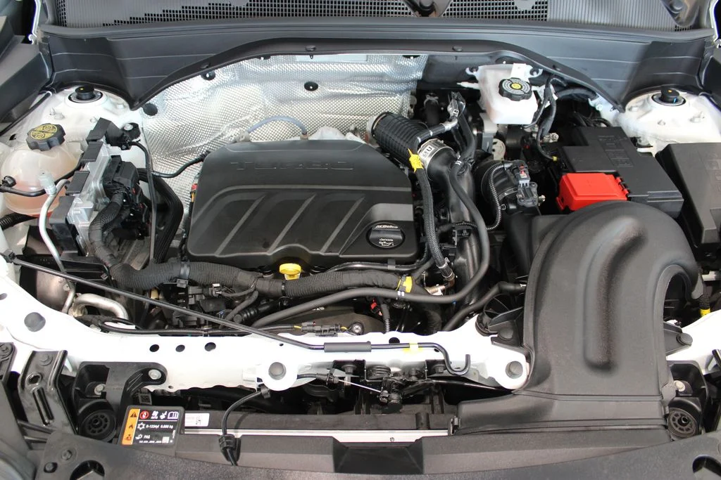 Used 2025 White Chevrolet LT image 9