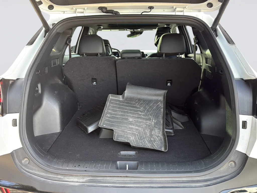 Used 2025 White Kia X-Line image 30