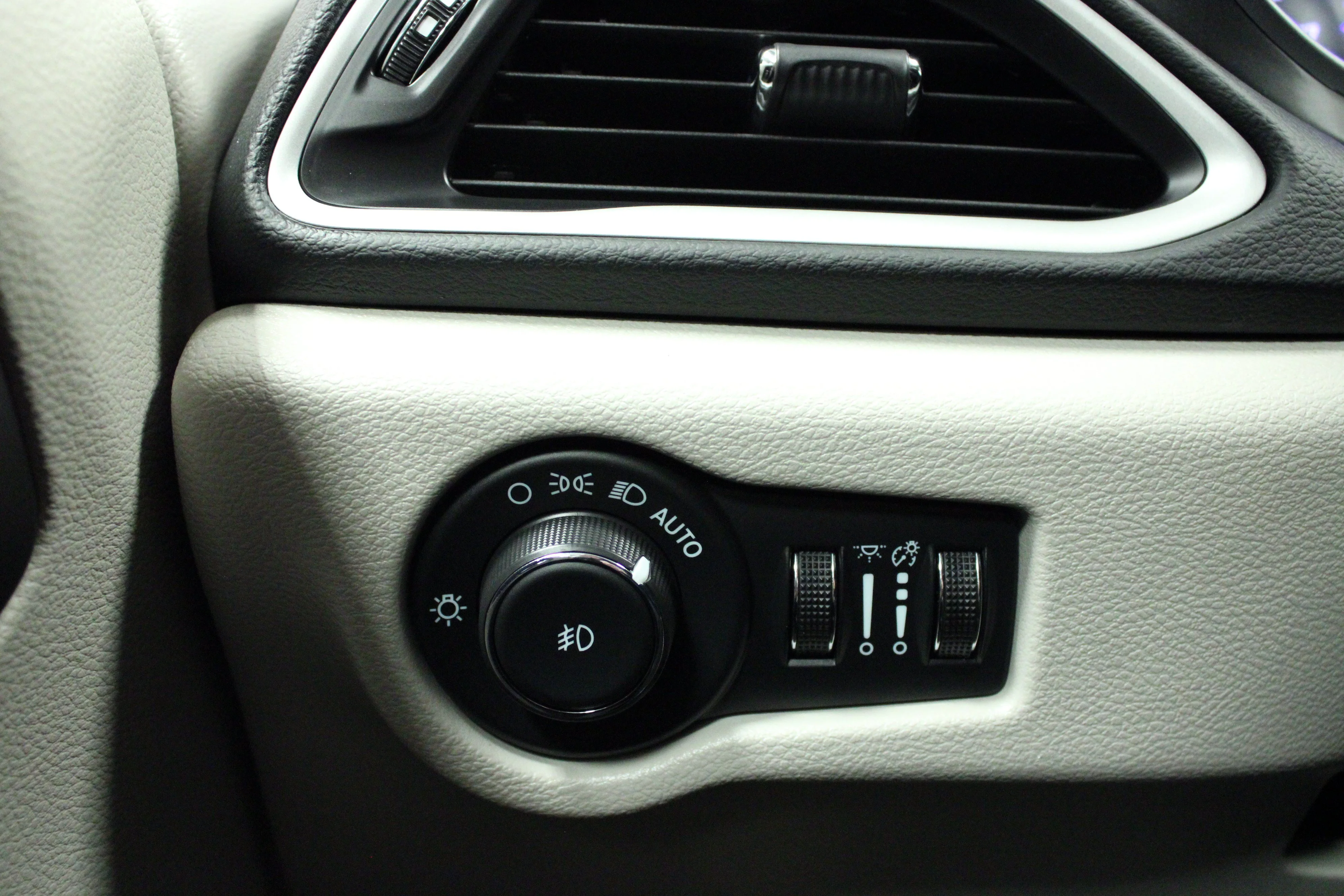 Used 2024 Bright White Clearcoat Chrysler Touring L image 24