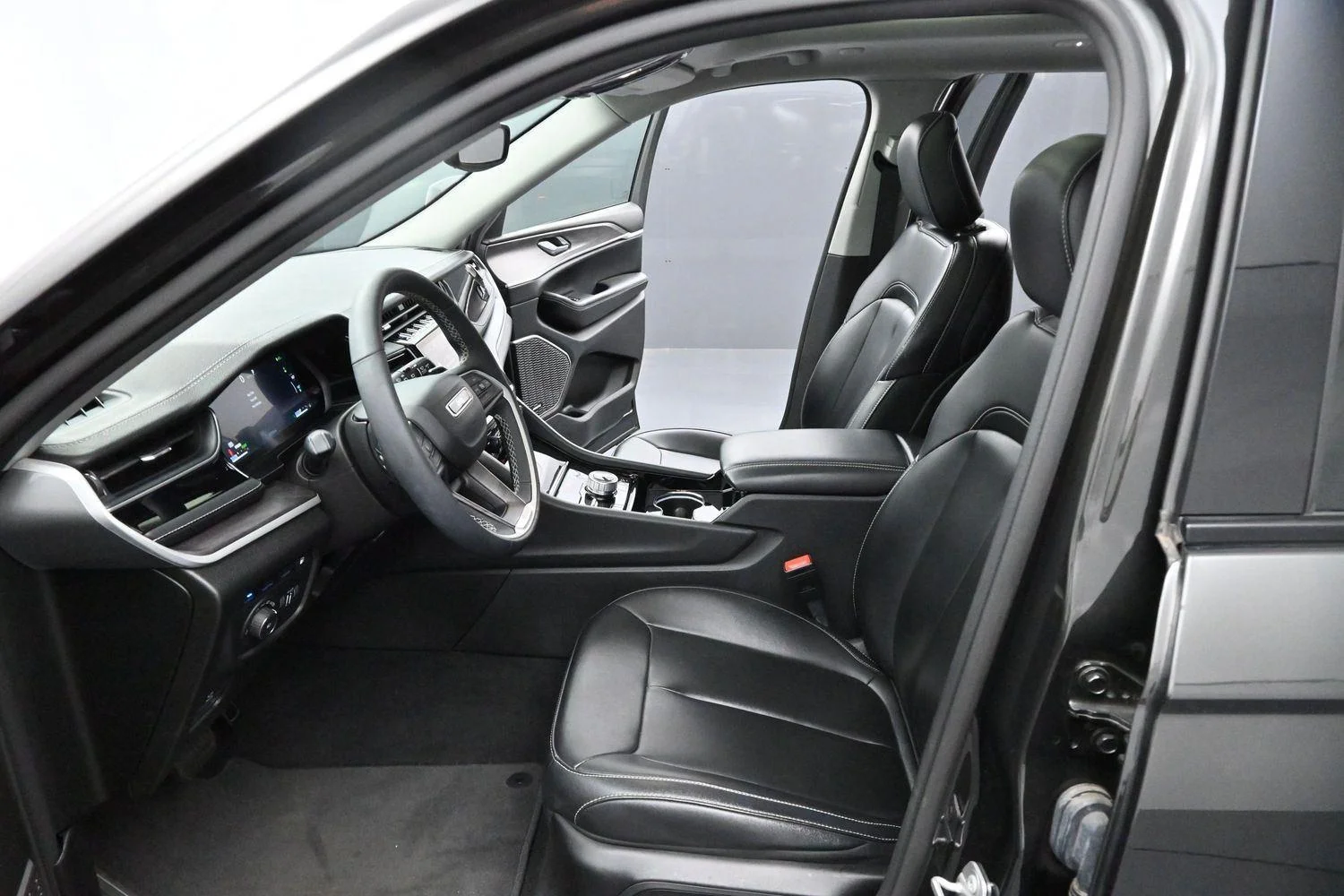 Used 2023 Rocky Mountain Pearlcoat Jeep 4xe image 12