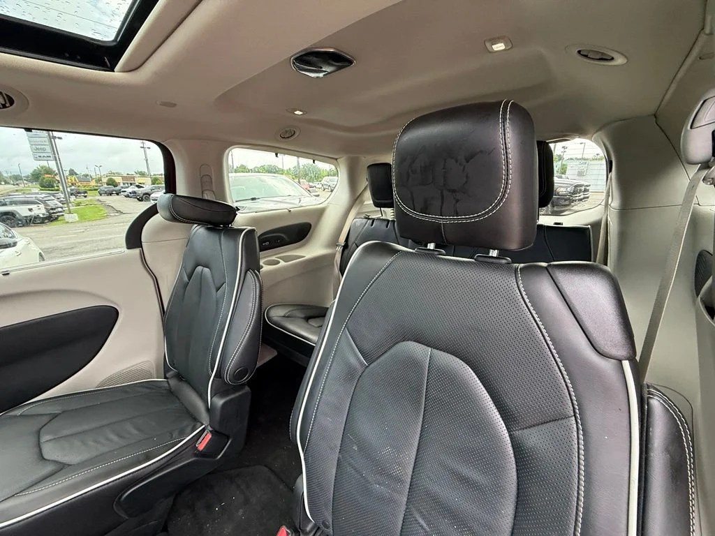 Used 2023 Red Chrysler Limited image 26