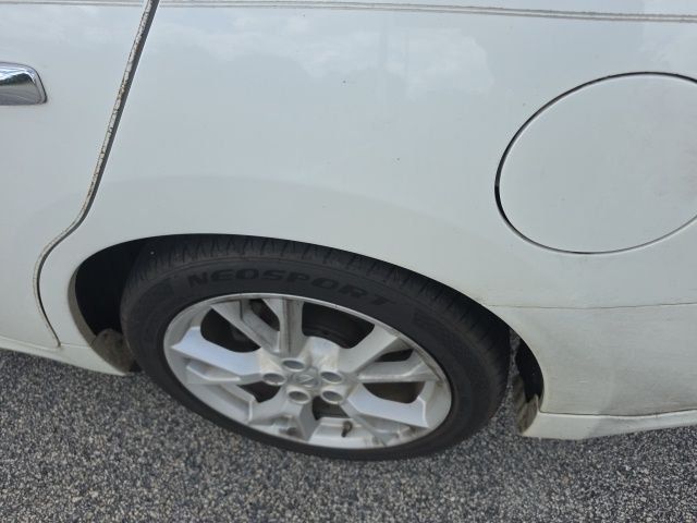 Used 2013 White Nissan 3.5 SV image 8