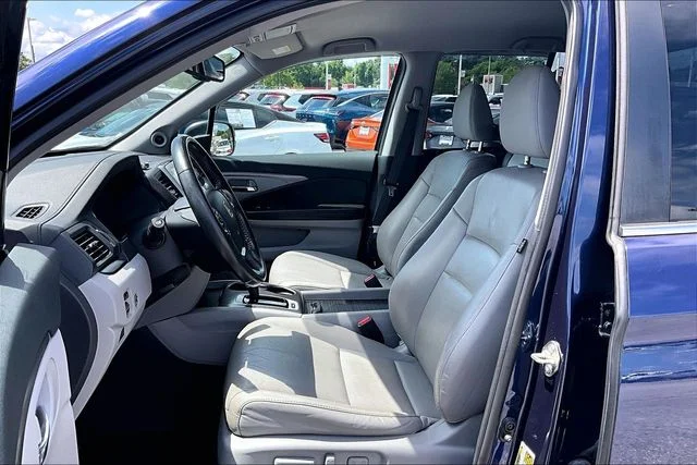 Used 2017  Honda RTL-T image 18