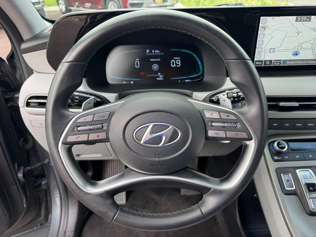 Used 2024 Gray Hyundai SEL image 25