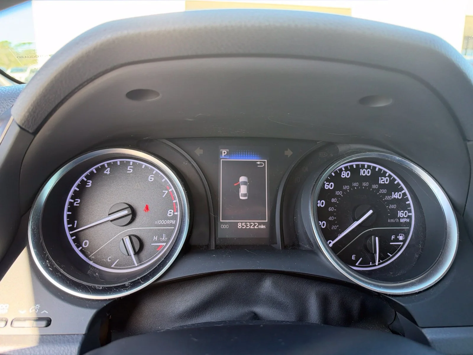 Used 2018 White Toyota LE image 6