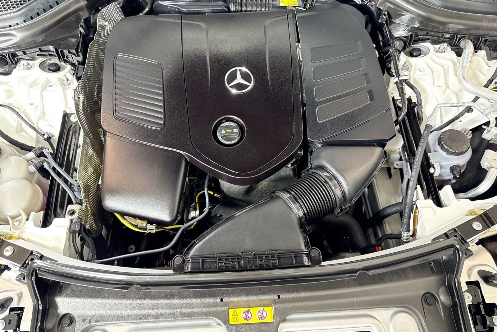 Certified Used 2026 Polar White Mercedes-Benz GLC 300 image 29