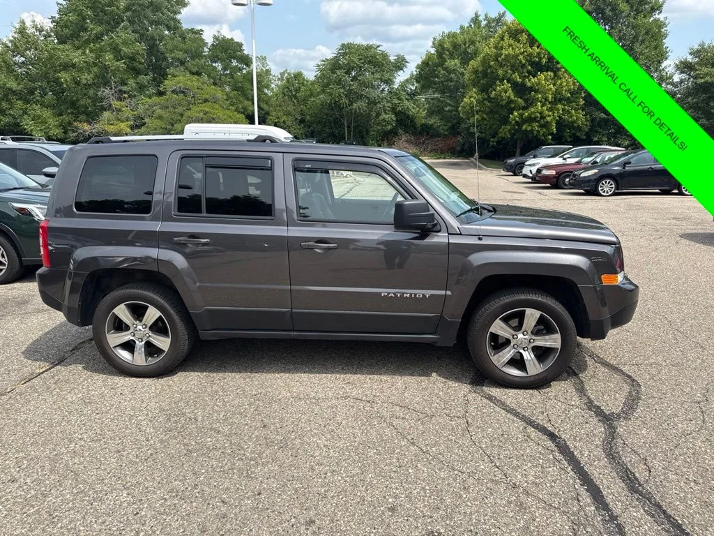 Used 2016 Gray Jeep Latitude image 7