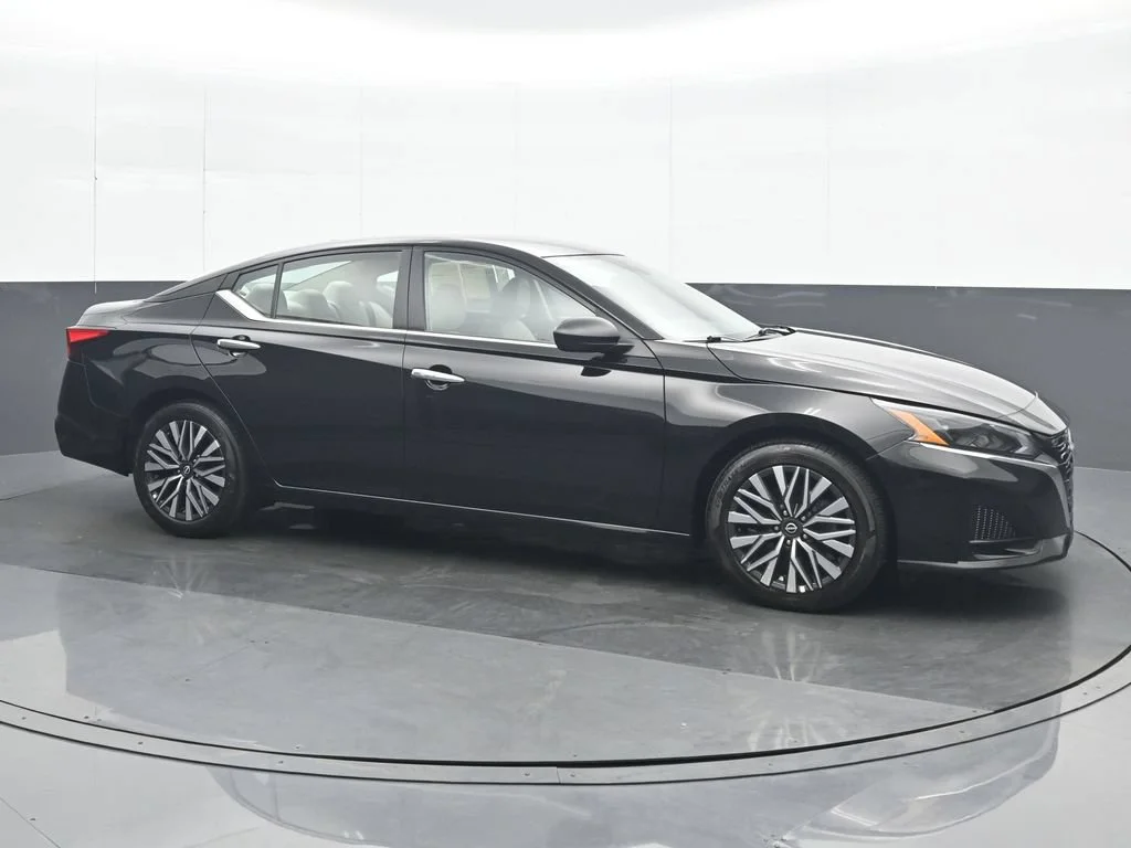 Used 2025 Black Nissan 2.5 SV image 8