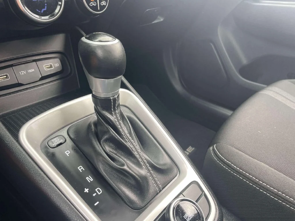 Used 2022 Gray Hyundai SEL image 26