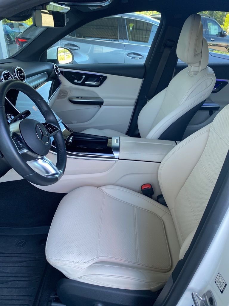 Certified Used 2025 Polar White Mercedes-Benz GLC 300 image 5