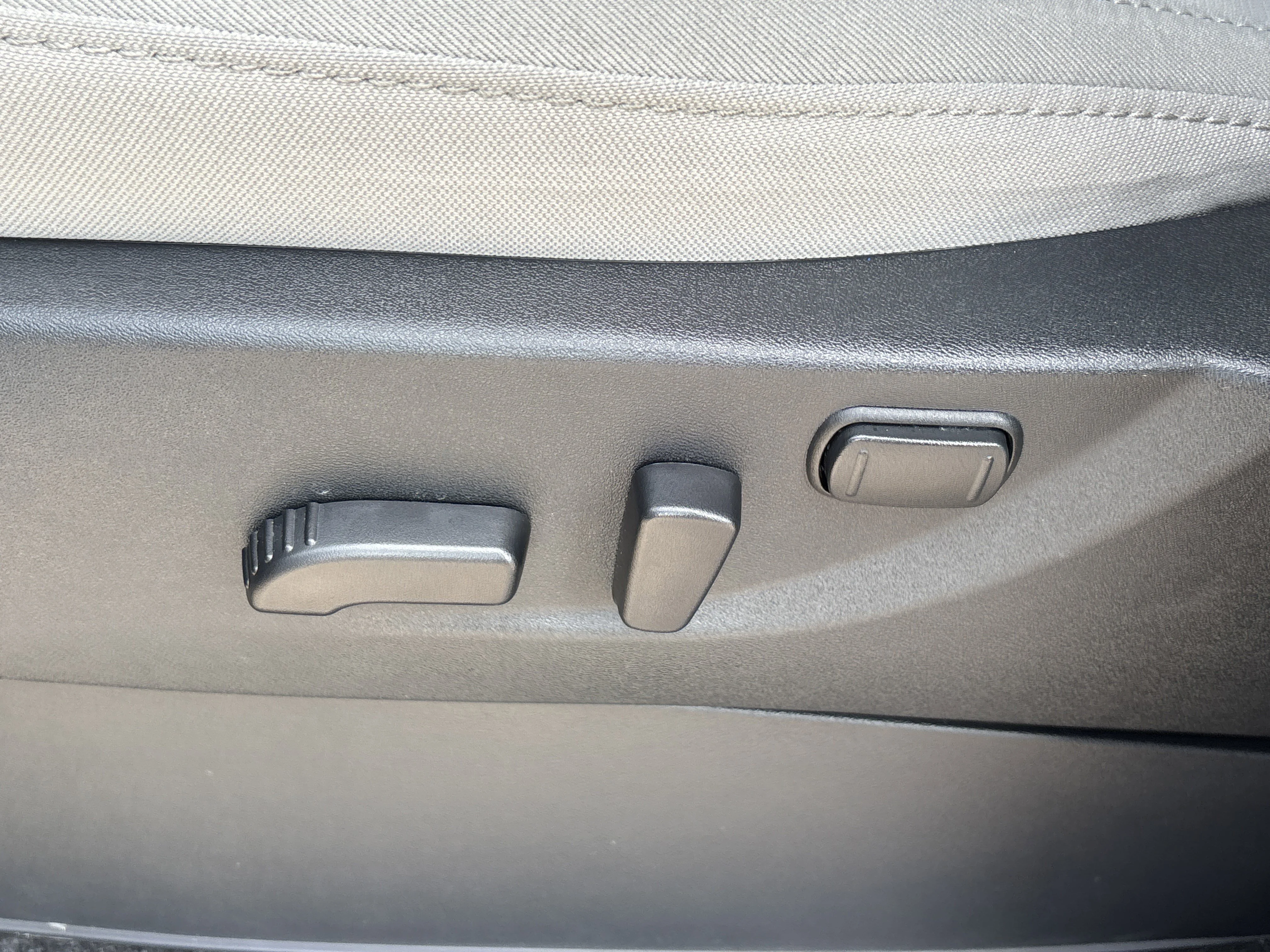 Used 2025 Bluestone Pearl Nissan SV image 17