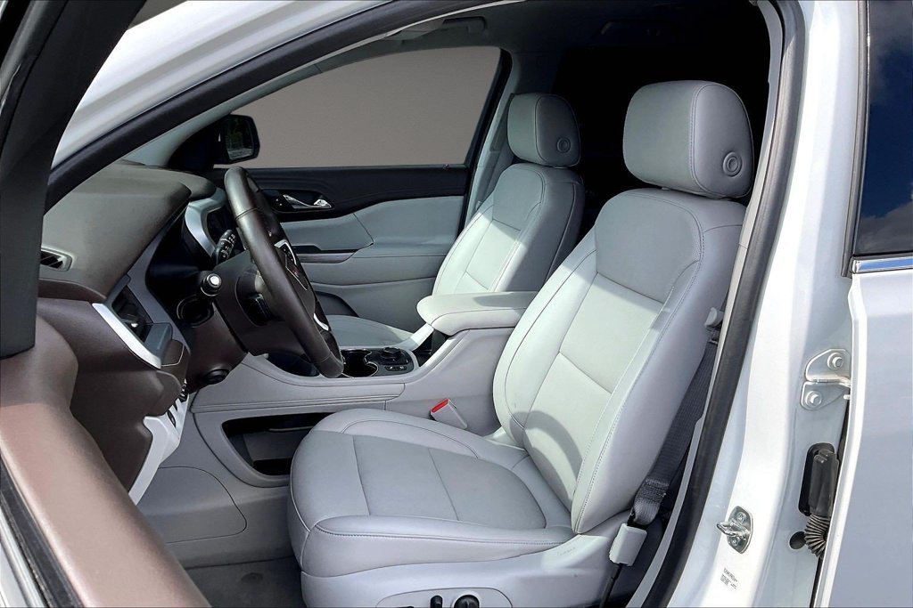 Used 2023 White GMC SLT image 23