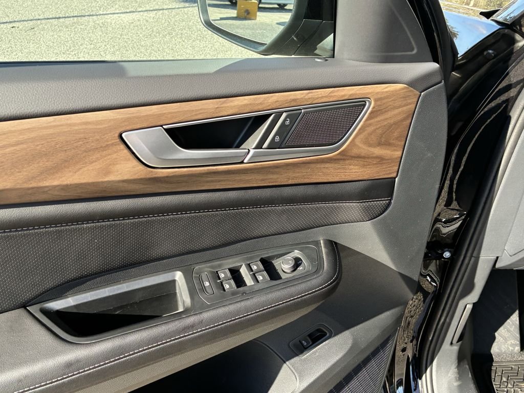 New 2026 Black Volkswagen 2.0T SE w/Technology image 19